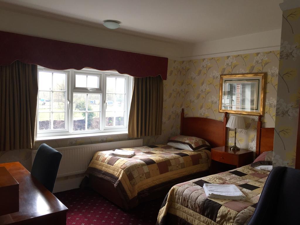 The Royal Standard Guest House Virginia Water Buitenkant foto